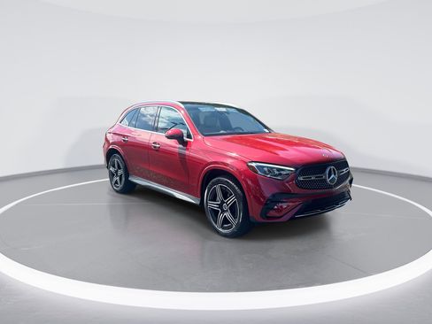 Used 2024 Mercedes-Benz GLC 300 4MATIC image 2