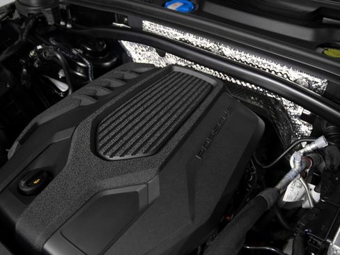 Certified 2026 Porsche Macan AWD/4WD image 39