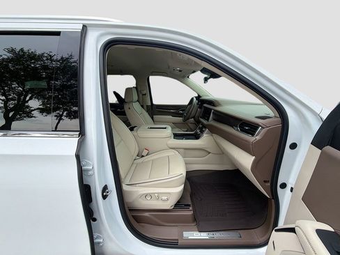 Used 2024 GMC Yukon XL Denali w/ Advanced Technology Package RWD image 15