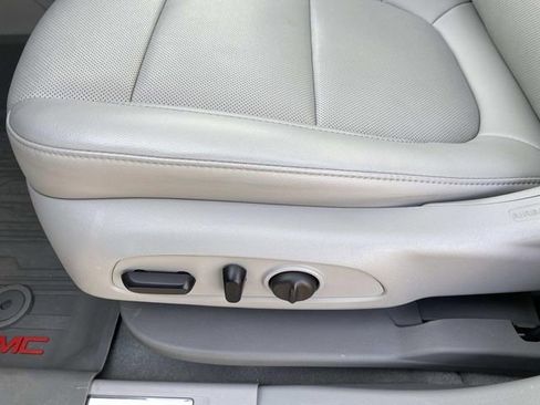 Used 2023 GMC Acadia SLT w/ Technology Package image 27