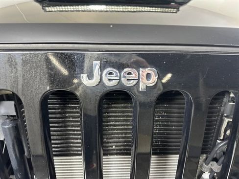 Used 2012 Jeep Wrangler Unlimited Sahara w/ Connectivity Group image 29