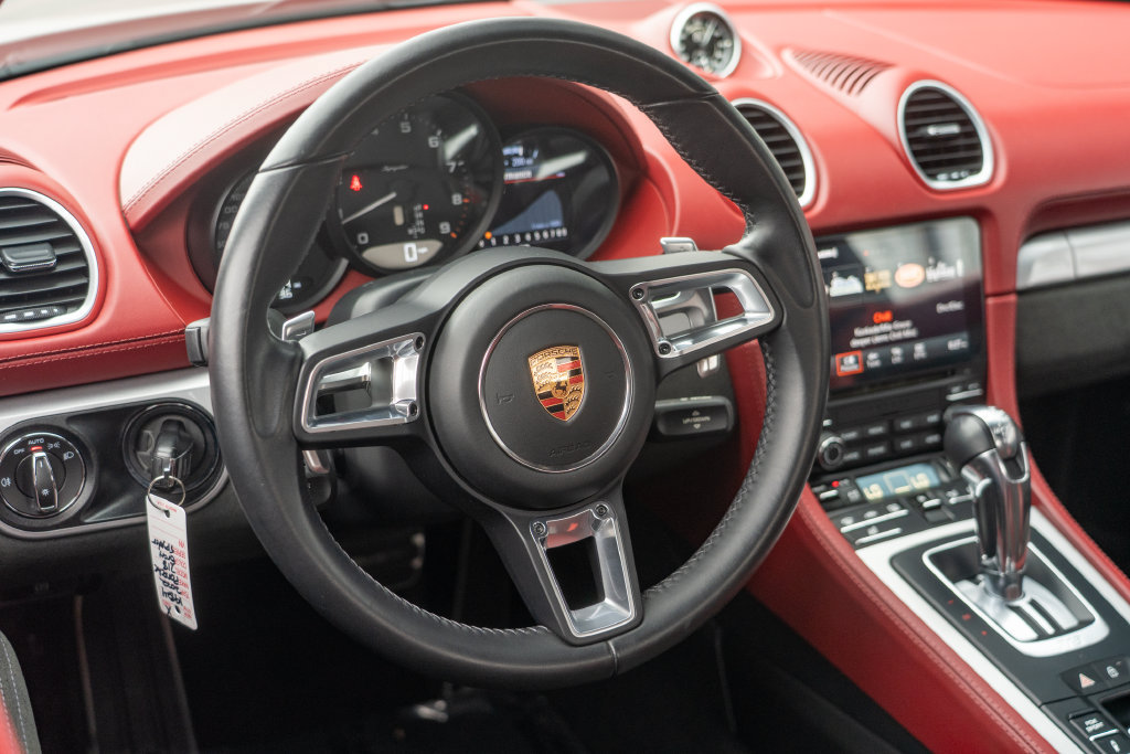 Used 2022 Porsche 718 Boxster Spyder RWD image 17