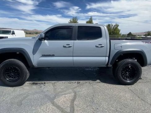 Used 2020 Toyota Tacoma TRD Off-Road w/ Blackout Package AWD/4WD image 5