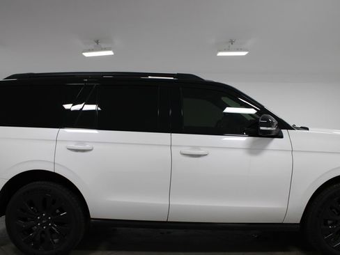 Used 2025 Ford Expedition Platinum w/ Stealth Appearance Package image 11