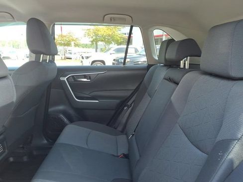 Used 2022 Toyota RAV4 XLE FWD image 7