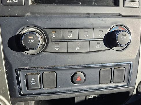 Used 2019 Nissan Titan SV image 22