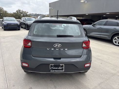 Used 2025 Hyundai Venue SEL FWD image 6