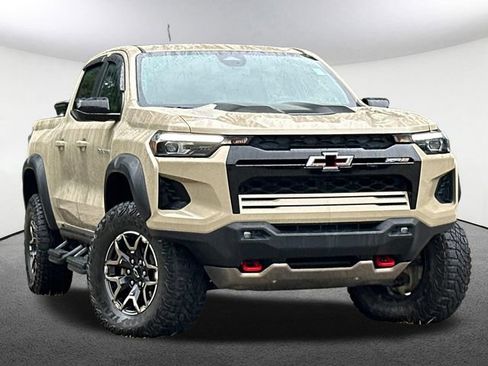 Used 2023 Chevrolet Colorado ZR2 AWD/4WD image 2