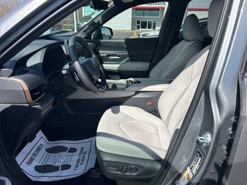 Used 2026 Toyota Grand Highlander AWD Hybrid image 2