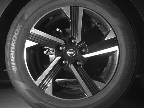 Used 2025 Nissan Sentra SV FWD image 18