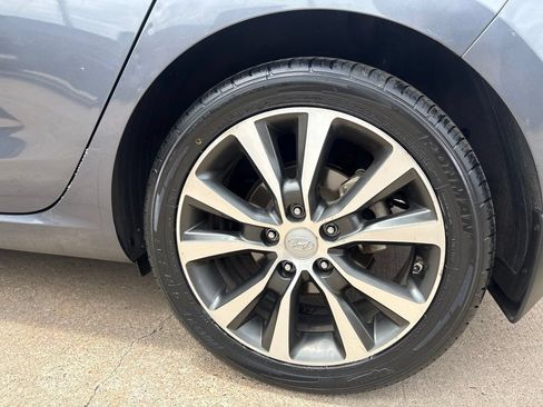 Used 2018 Hyundai Elantra GT FWD image 29
