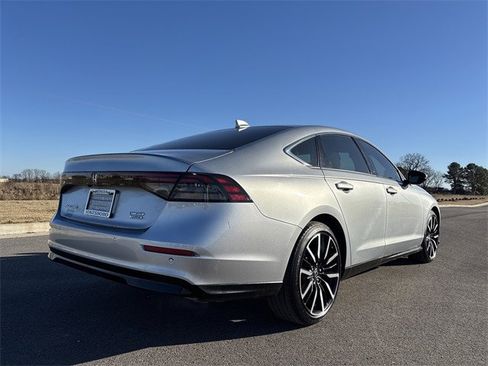 Used 2024 Honda Accord Touring image 5