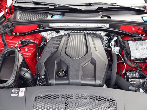 Certified 2025 Porsche Macan image 27