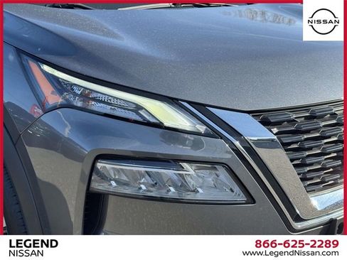 Used 2022 Nissan Rogue SV image 9