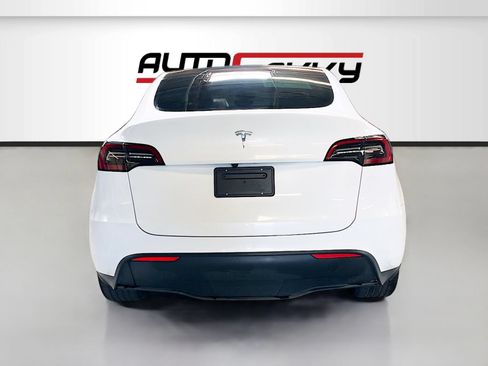 Used 2024 Tesla Model Y Long Range AWD/4WD image 6