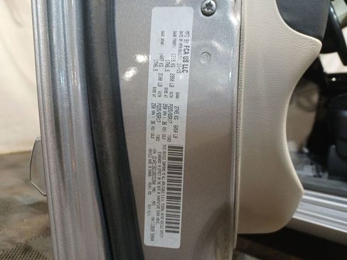 Used 2016 Chrysler Town & Country Touring image 26