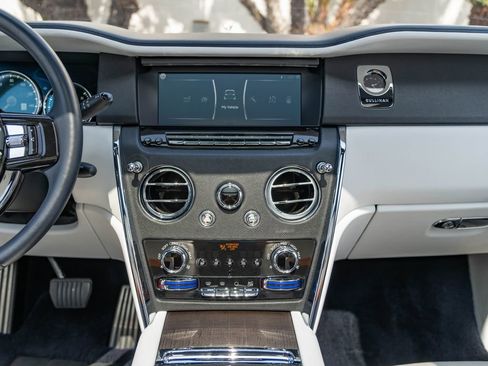Certified 2019 Rolls-Royce Cullinan AWD/4WD image 39