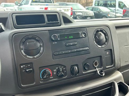 Used 2019 Ford E-350 and Econoline 350 Super Duty RWD image 17