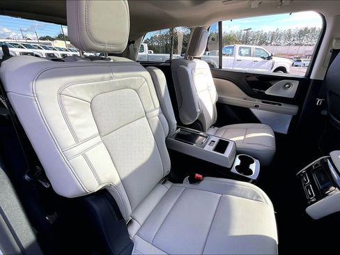 Certified 2025 Lincoln Aviator Reserve w/ Equipment Group 201A image 27