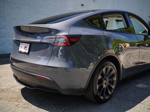 Used 2023 Tesla Model Y Long Range AWD/4WD image 14