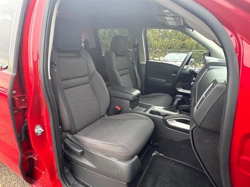 Used 2024 Nissan Frontier SV image 34