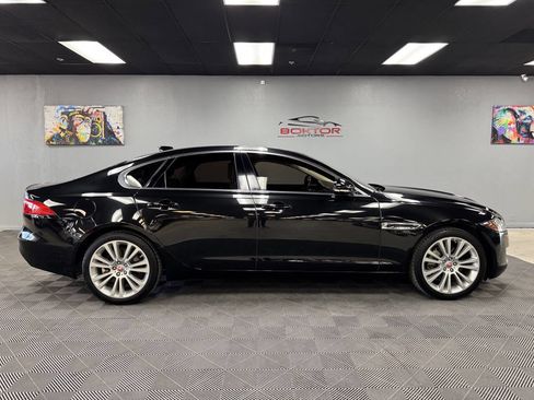Used 2020 Jaguar XF Premium image 16