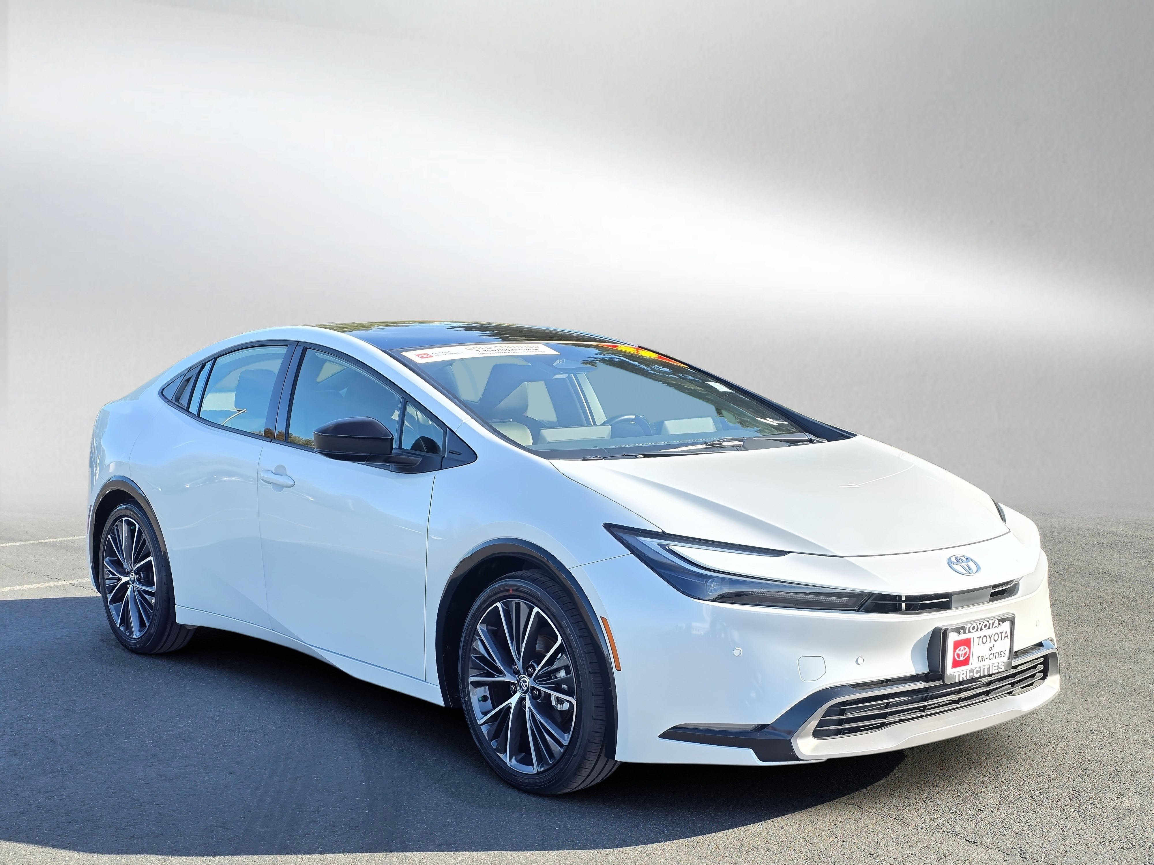 Certified 2025 Toyota Prius XLE FWD image 7