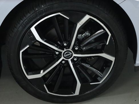 Certified 2024 Nissan Altima 2.5 SR w/ SR Premium Package image 10