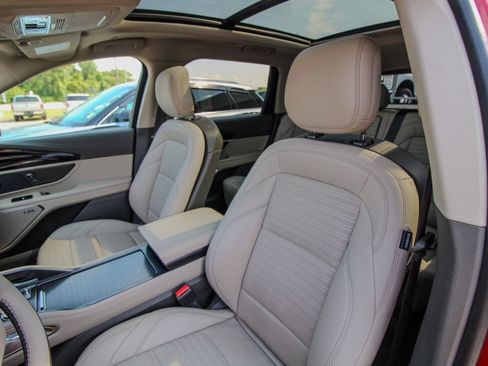 Used 2025 Lincoln Nautilus Reserve AWD/4WD image 16