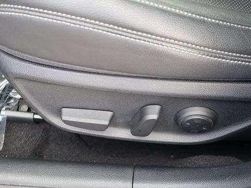 Used 2019 Genesis G70 2.0T Advanced image 31