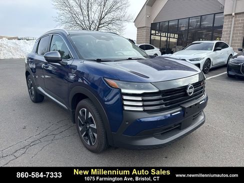 Used 2025 Nissan Kicks SR image 1