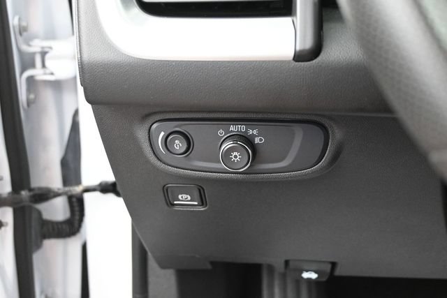 Used 2024 GMC Terrain SLE w/ Driver Convenience Package FWD image 29