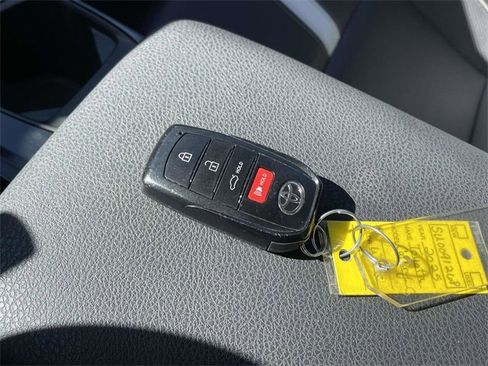 Used 2025 Toyota Camry SE image 30