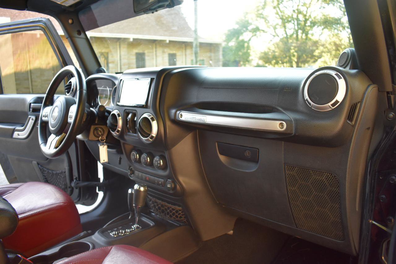 Used 2013 Jeep Wrangler Unlimited Rubicon AWD/4WD image 23