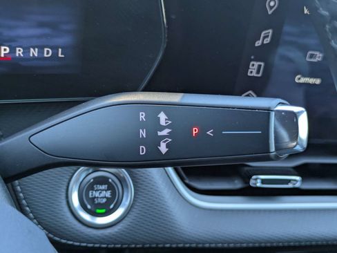 Used 2025 Chevrolet Equinox LT w/ Safety and Technology Package FWD image 19