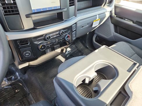 New 2025 Ford F250 XL w/ 360-Degree Camera Package RWD image 19