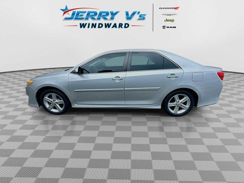 Used 2014 Toyota Camry SE FWD image 5