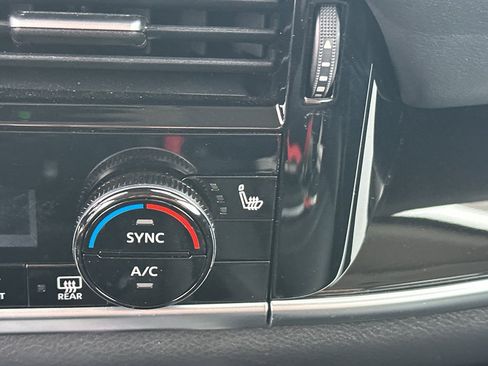 Used 2024 Nissan Rogue SL image 24