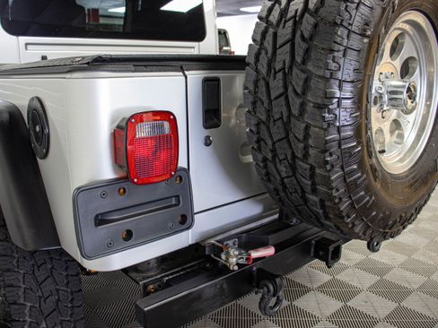 Used 2006 Jeep Wrangler Unlimited w/ Security Group AWD/4WD image 16