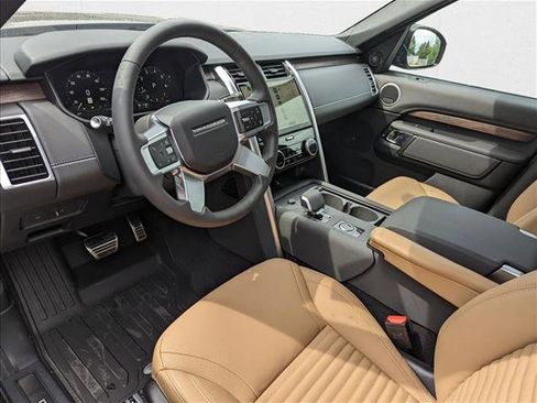 New 2025 Land Rover Discovery Dynamic SE AWD/4WD image 3