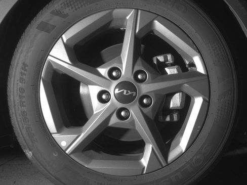 Used 2025 Kia K4 LXS image 13