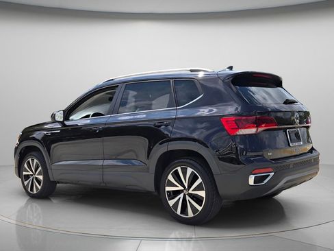 Used 2022 Volkswagen Taos SE FWD image 6