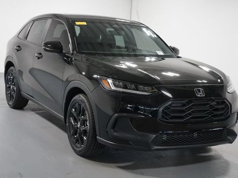 Used 2025 Honda HR-V Sport image 3