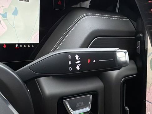 Used 2025 GMC Yukon AT4 Ultimate image 30