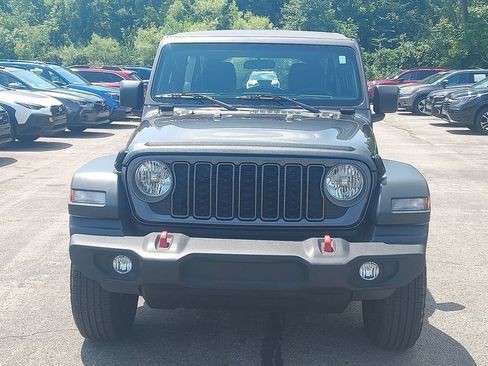Used 2025 Jeep Wrangler Unlimited Sport AWD/4WD image 2