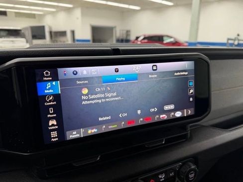 Used 2025 Jeep Wrangler Willys 4xe image 13