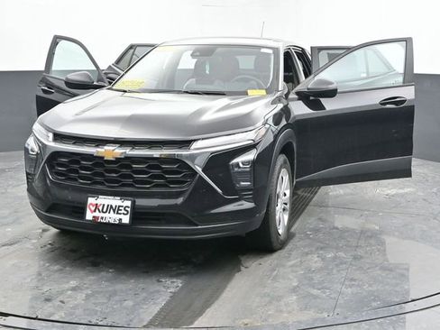 Used 2024 Chevrolet Trax LS image 47