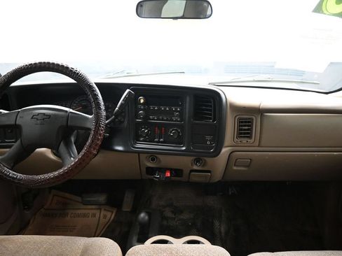 Used 2005 Chevrolet Silverado 2500 W/T w/ Heavy-Duty Power Package AWD/4WD image 12