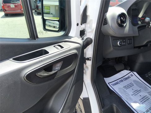 Used 2019 Mercedes-Benz Sprinter 2500 image 11