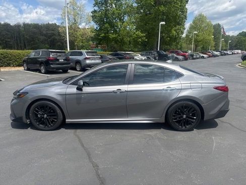 Used 2025 Toyota Camry SE image 2